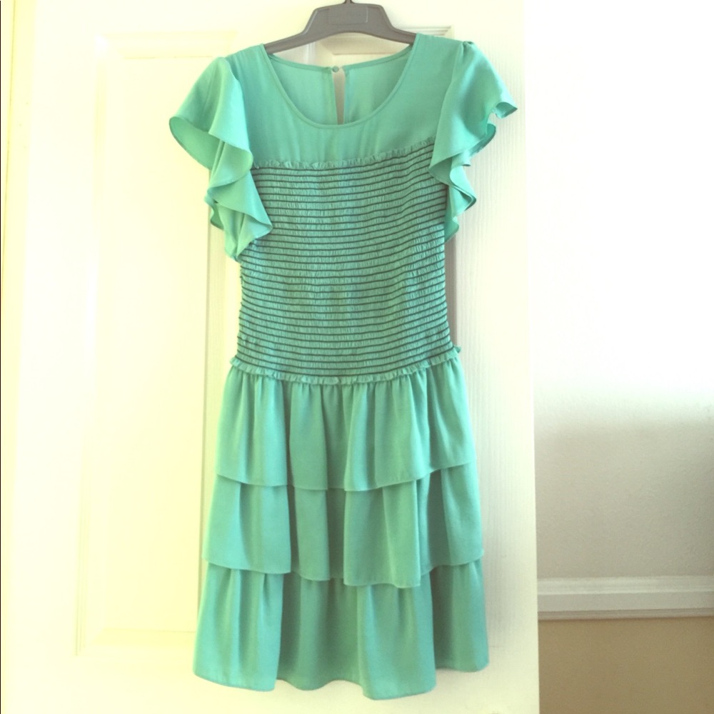 Beautiful mint color knee length dress in XS