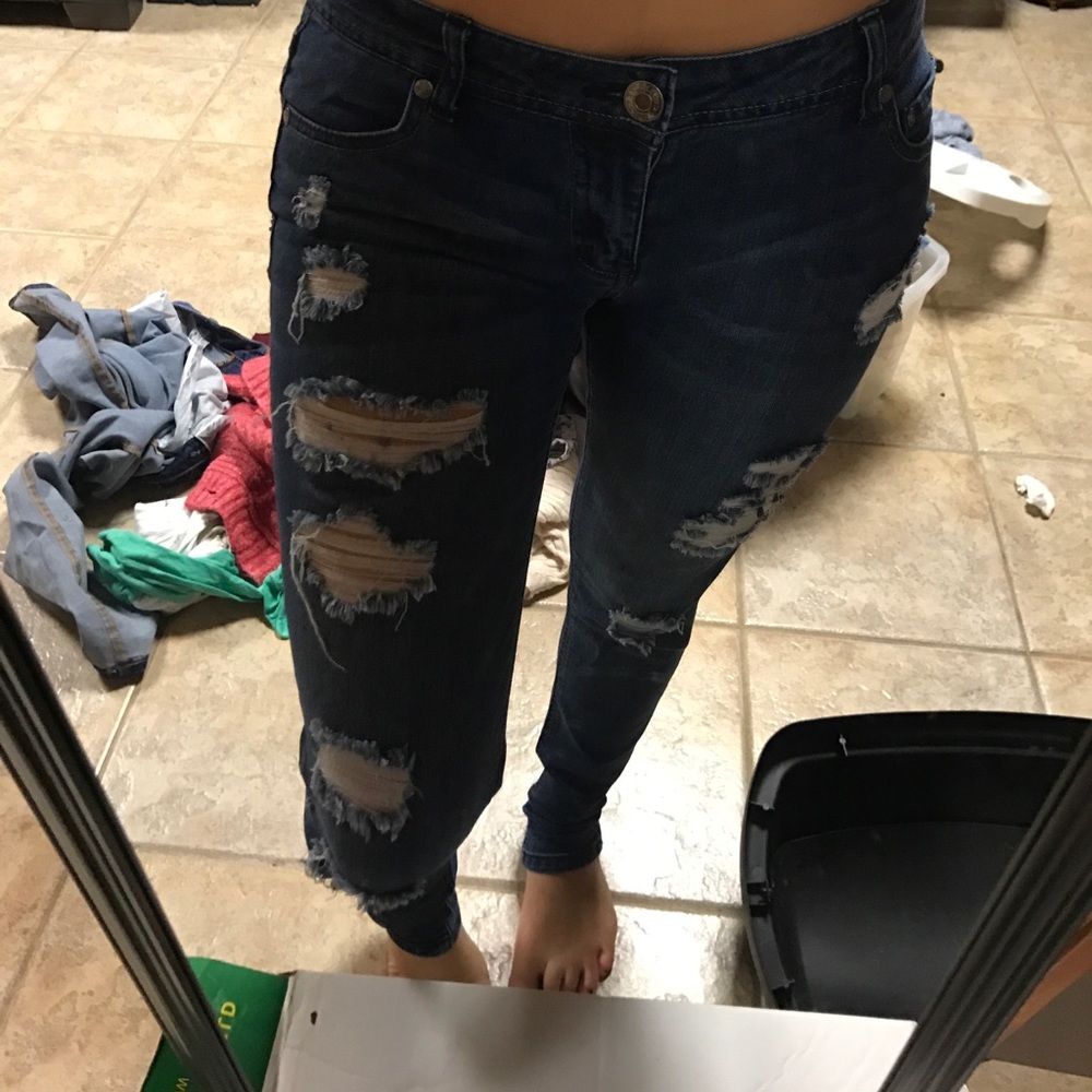 Ripped style jeans size 7