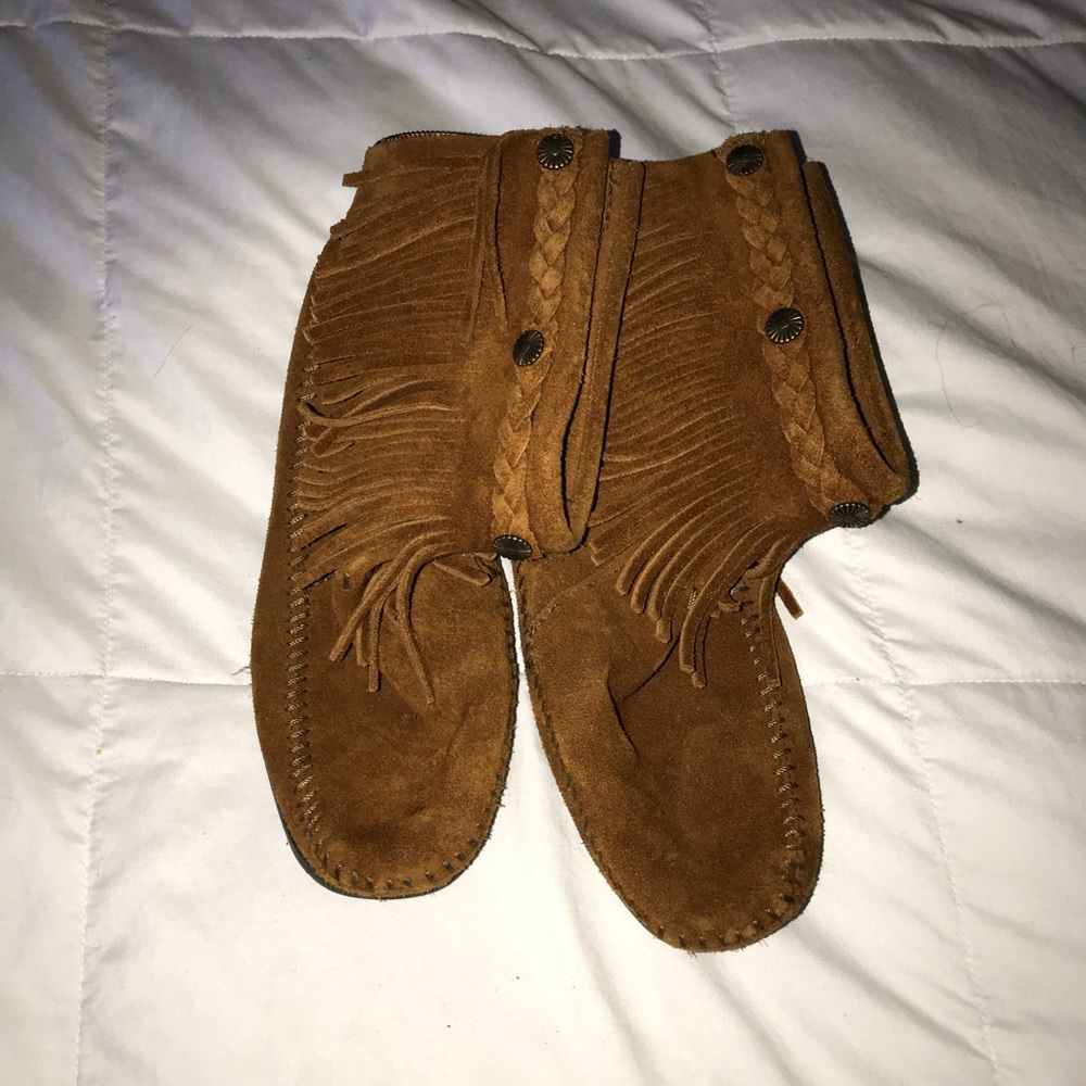 Minnetonka Shoes