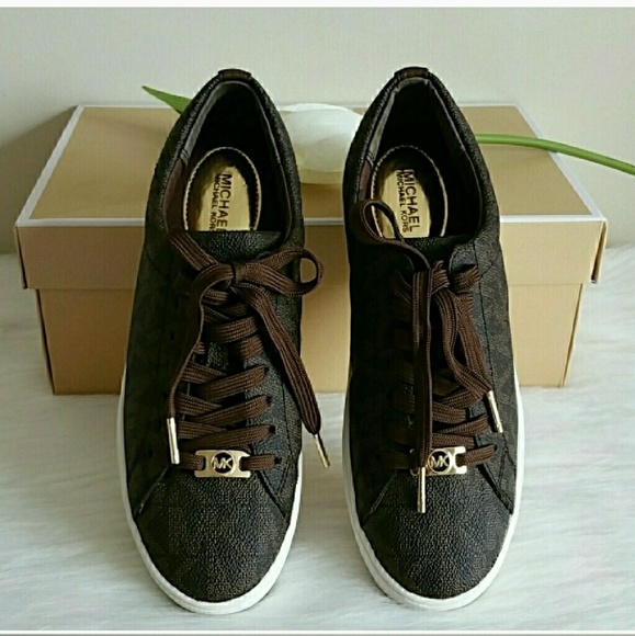 AUTHENTIC Siz 6.5 Michael Kors Shoes+ Free VS TOTE - Picture 2 of 3