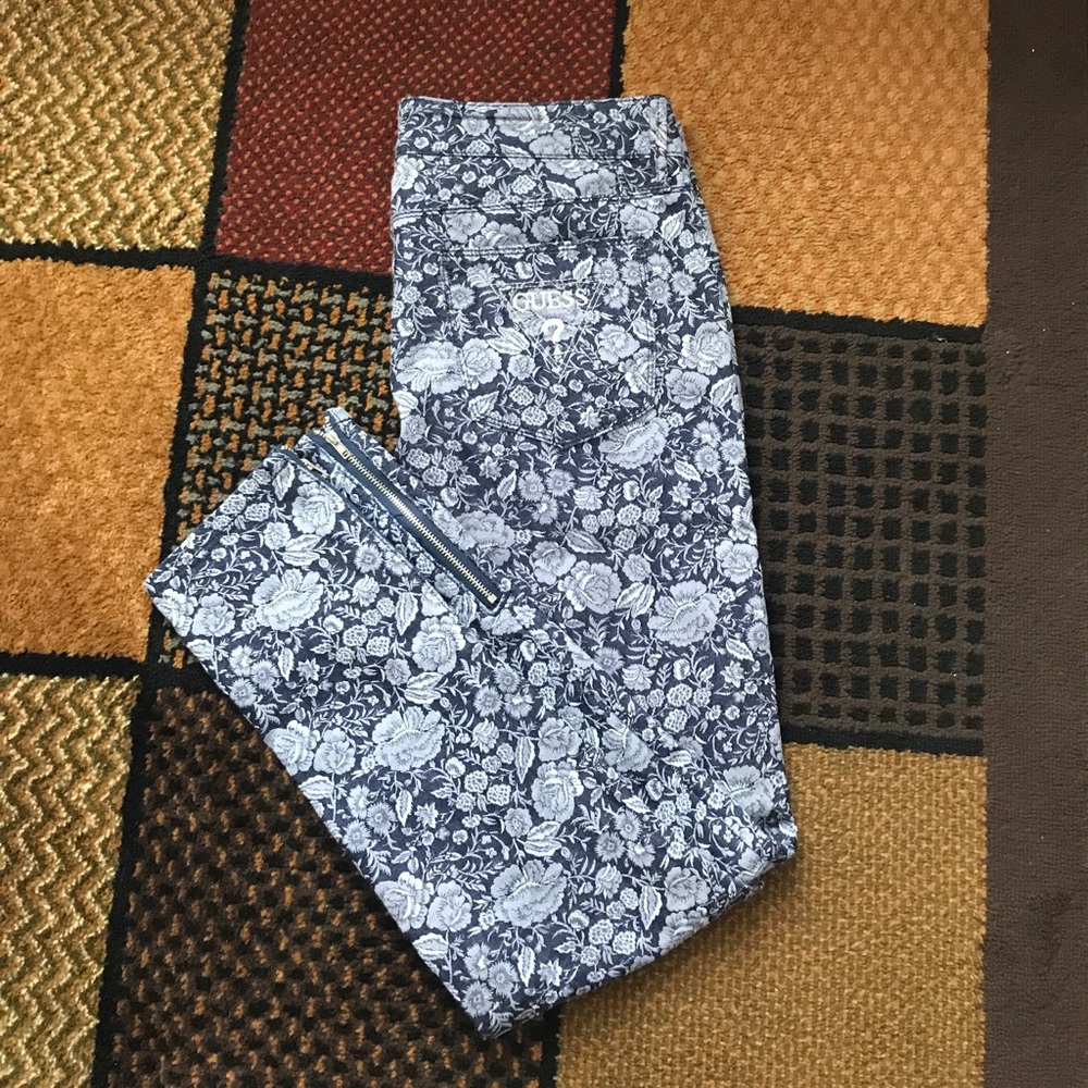 Guess medium rise jeggin Emma Fit.