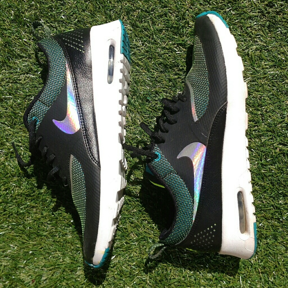 ✨LIMITED EDITION WOMEN'S MARCH NIKES