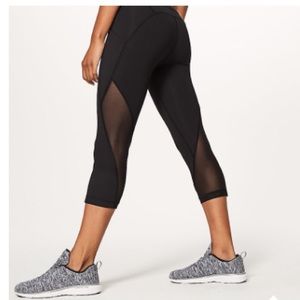 Sweat your heart out crop size 6 in black