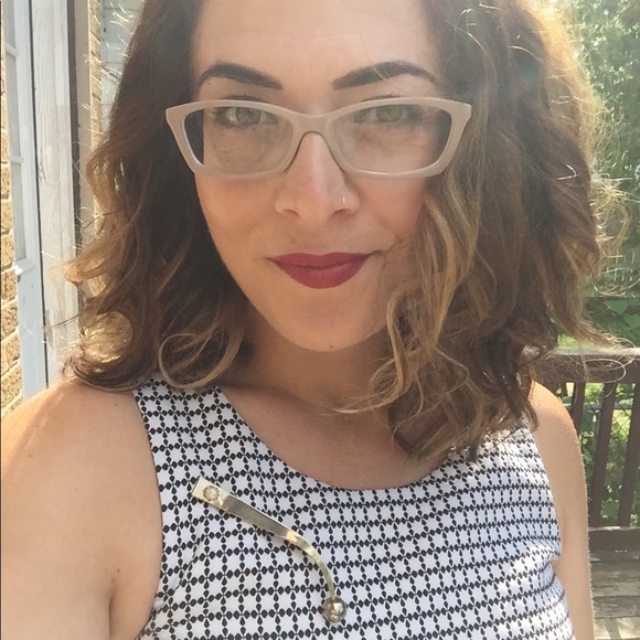 Meet your Posher! - Picture 2 of 6