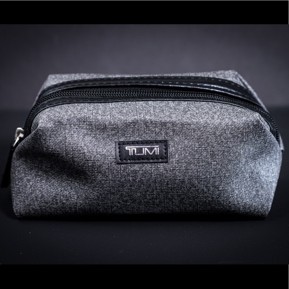 tumi delta toiletry bag