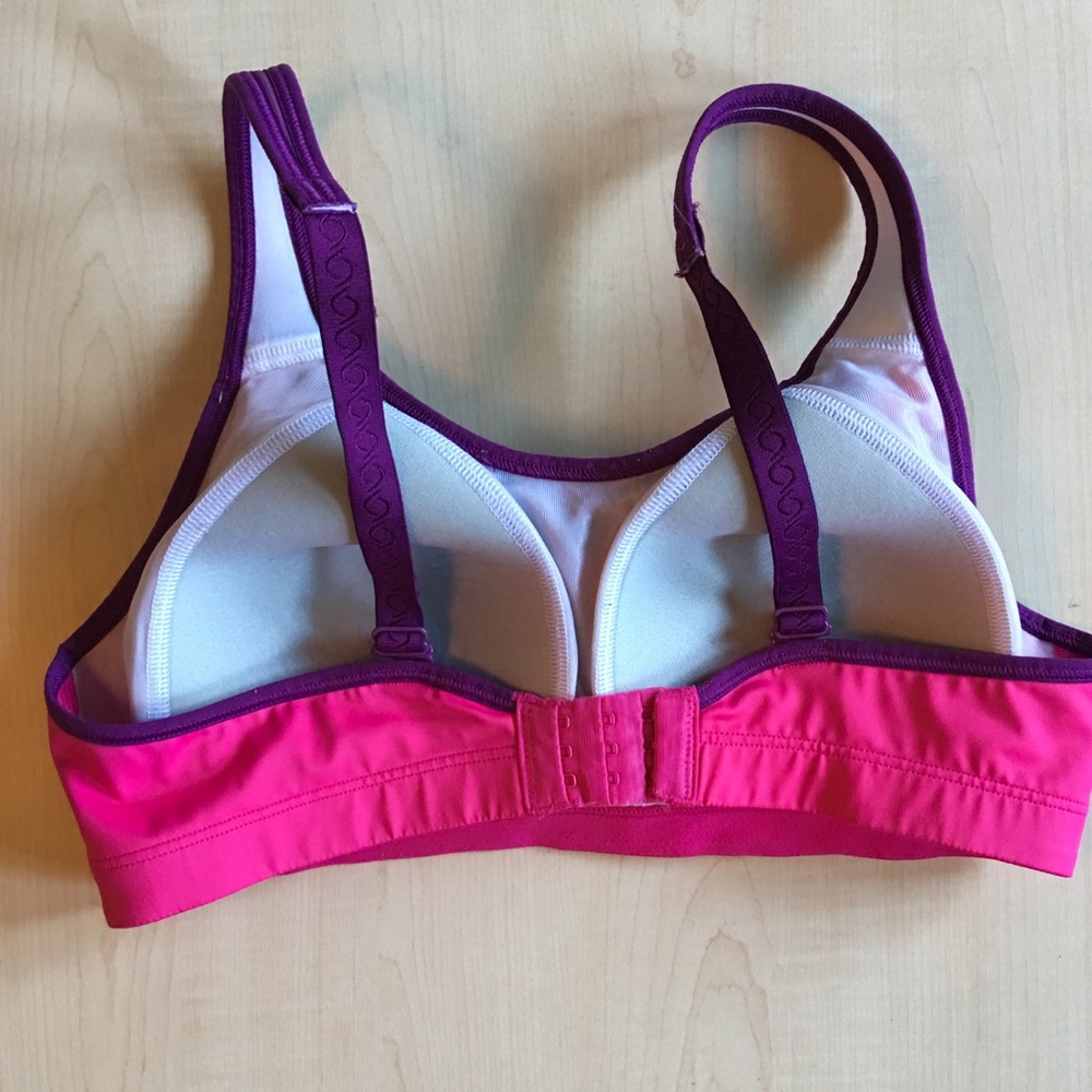 Moving Comfort Sports Bra 34CD -36C - Picture 2 of 2