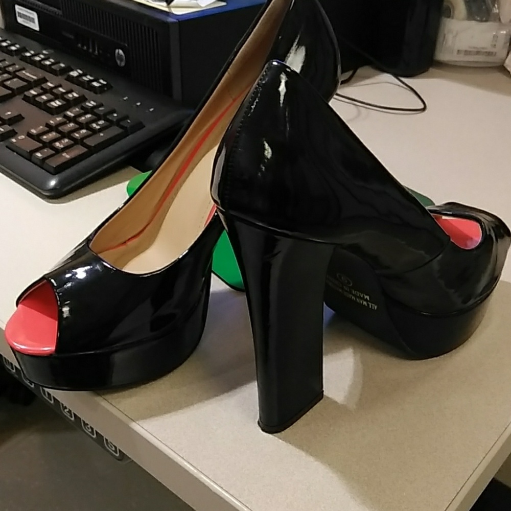 Shoes - Picture 2 of 6