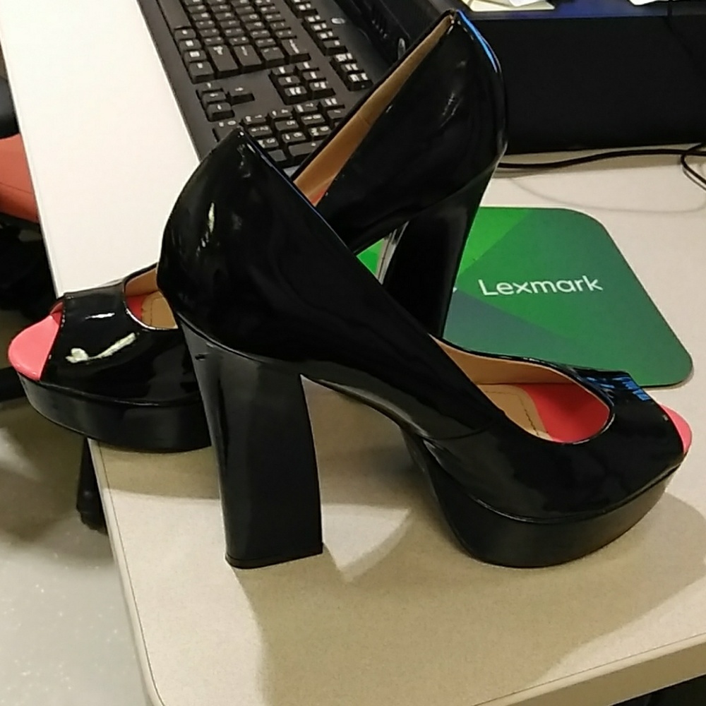 Shoes - Picture 3 of 6