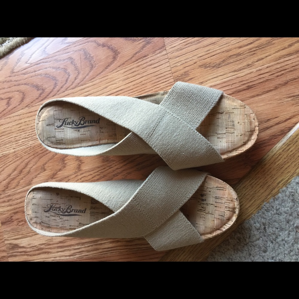 Lucky wedge sandals
