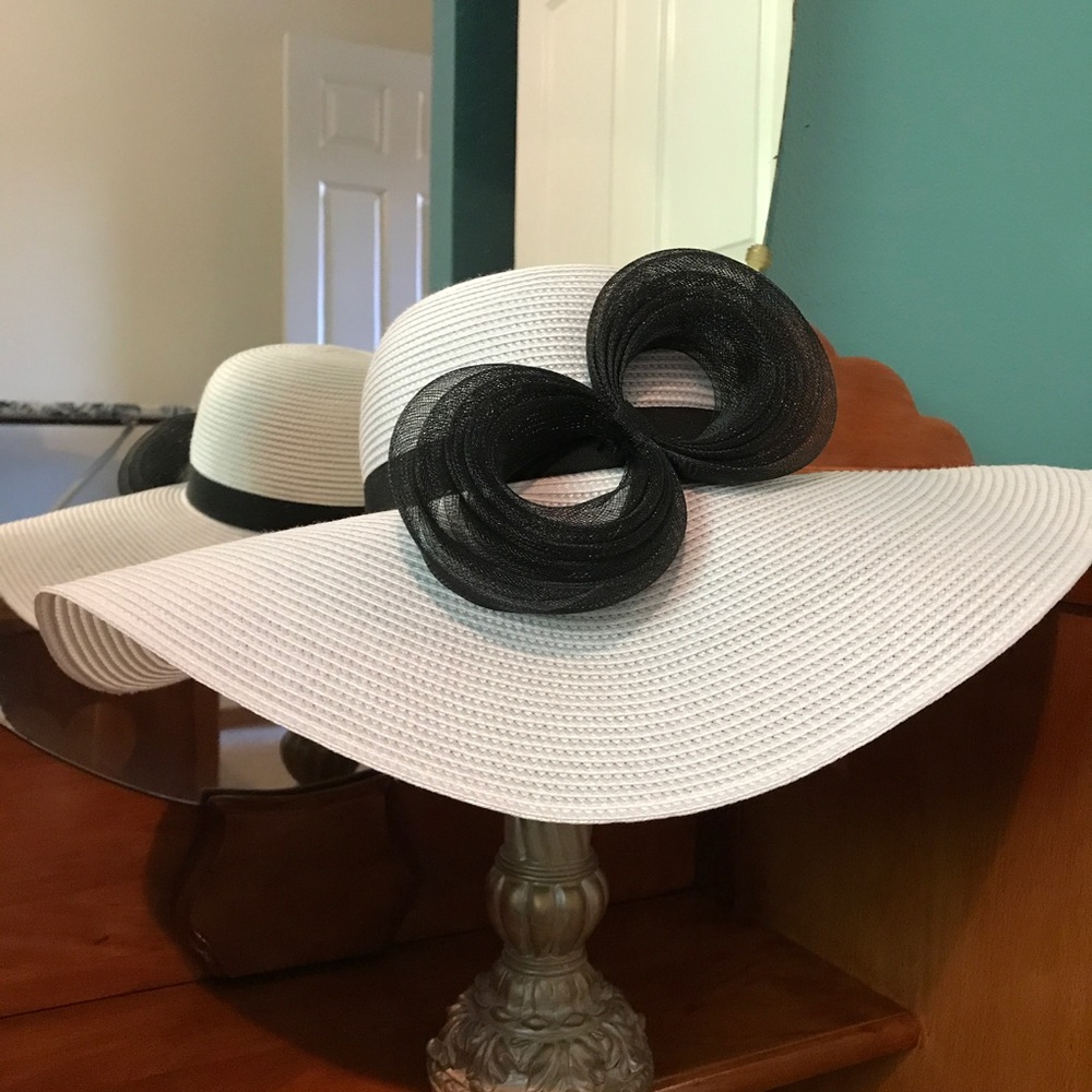 Oversized floppy hat