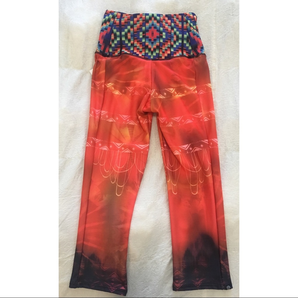 SALE✨Onzie Capri Leggings - Picture 4 of 7
