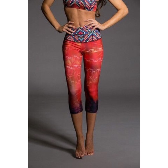 SALE✨Onzie Capri Leggings - Picture 2 of 7