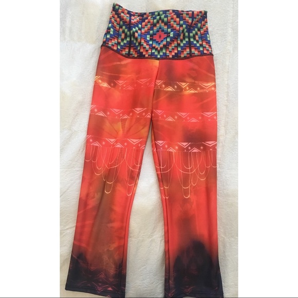 SALE✨Onzie Capri Leggings - Picture 3 of 7