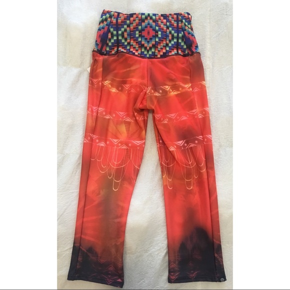 SALE✨Onzie Capri Leggings - Picture 4 of 7