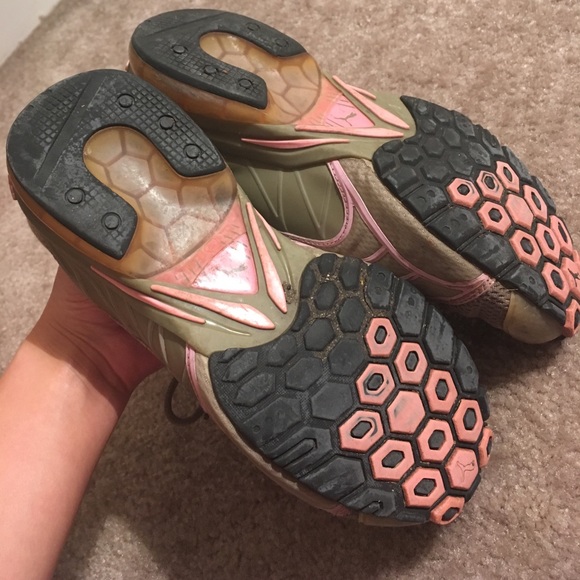 Puma Sneakers 👟 - Picture 3 of 3