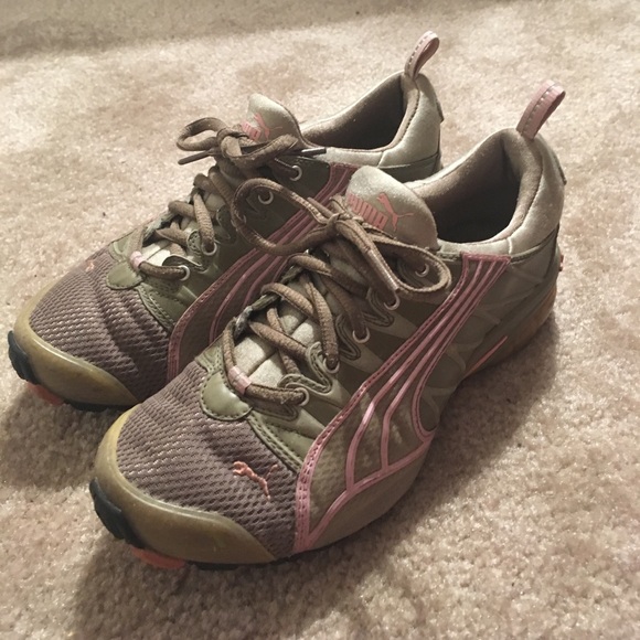 Puma Sneakers 👟 - Picture 2 of 3