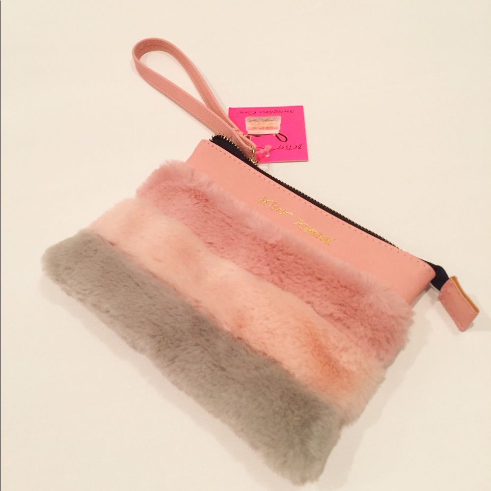 🌷SALE🌷 NWTs Betsy Johnson Wristlet  FIRM PRICE - Picture 3 of 7