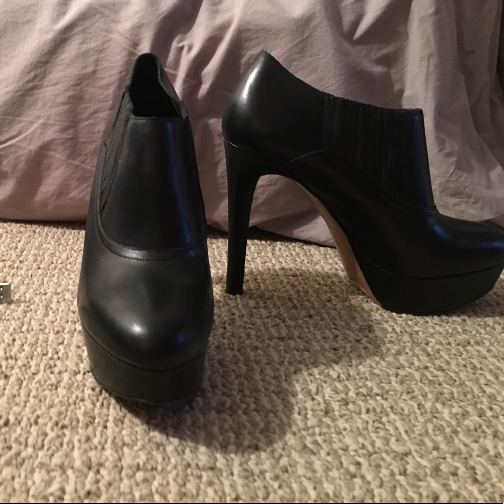 Nine West platform bootie black 8 1/2 medium