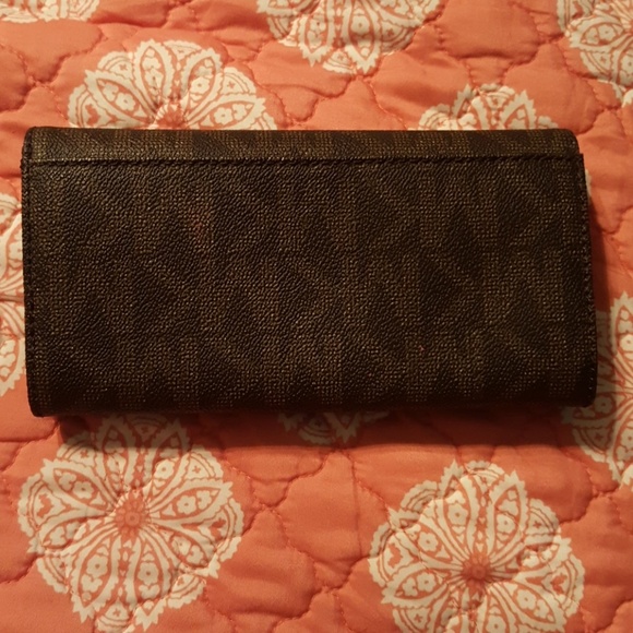 Michael Kors Wallet - Picture 4 of 7