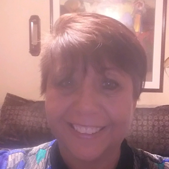 Meet your Posher, Corina - Picture 1 of 1