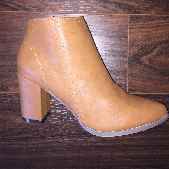 🆑CLOSING SALE!! Tan Almond Toe Ankle Boots - Picture 5 of 6