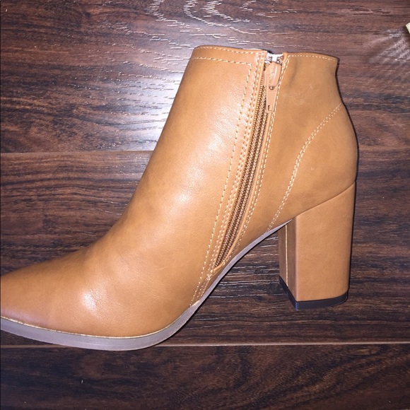 🆑CLOSING SALE!! Tan Almond Toe Ankle Boots - Picture 4 of 6