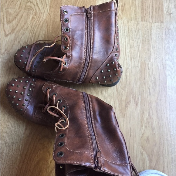 Punk rock style brown boots with spikes 7.5 - Picture 3 of 3
