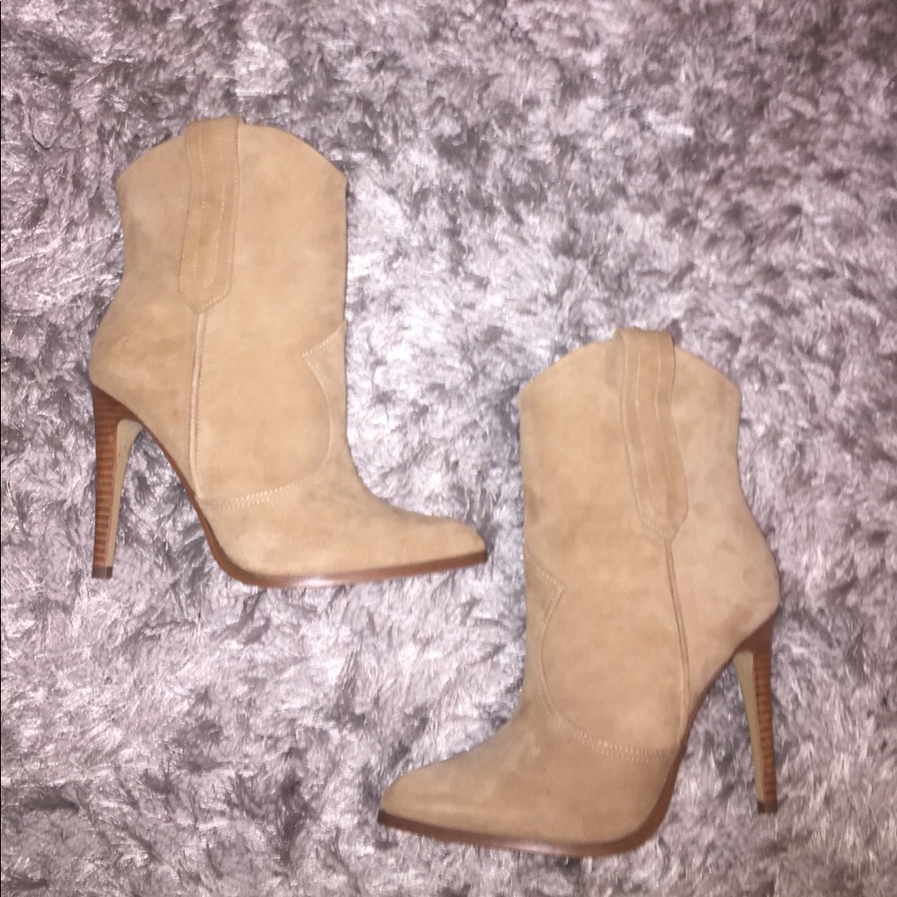 Steve Madden Suede Western Pump