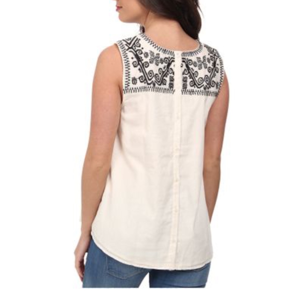 Lucky Brand Women's Natural Geo Embroidered Top