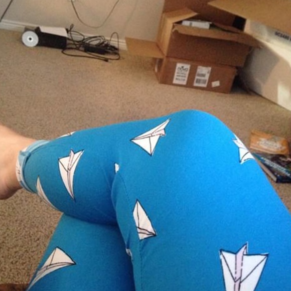 Paper Airplane Leggings - Picture 2 of 4