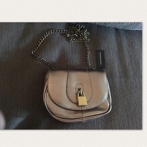 🔥NWT Banana Republic small handbag w. long chain