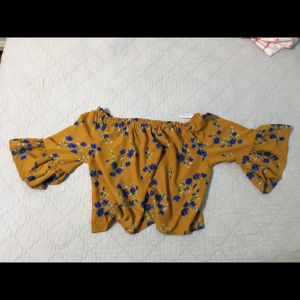NWOT A'GACI OFF THE SHOULDER FLORAL TOP!