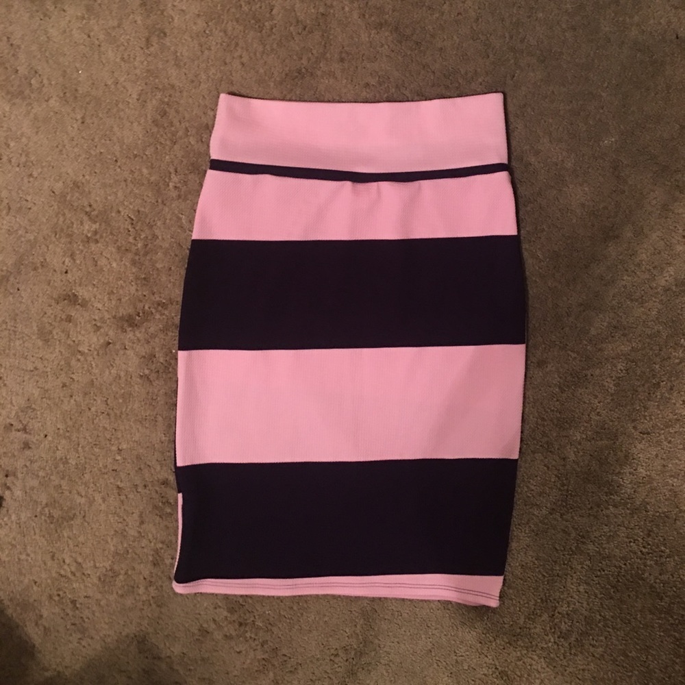 Medium LuLaRoe Cassie. NWOT..