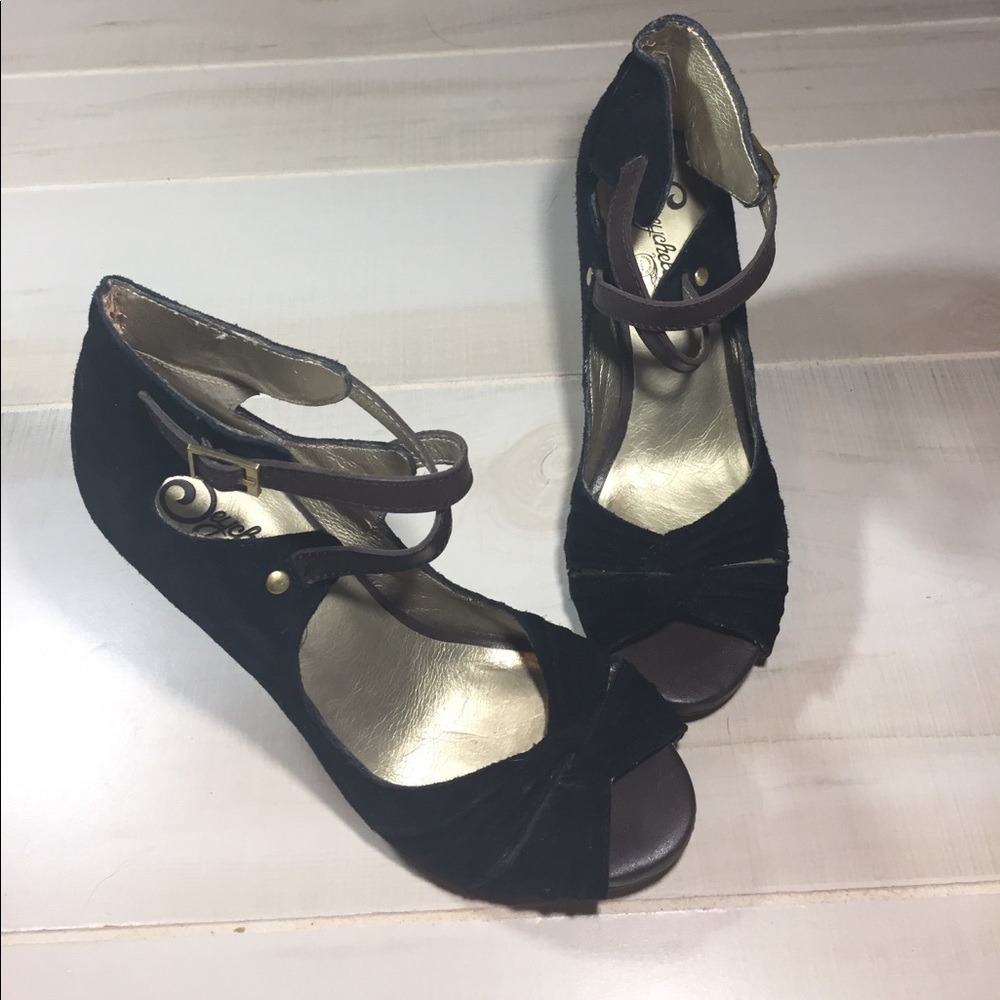 SEYCHELLES// LEATHER ANKLE STRAP HEELS