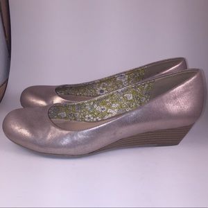 Metallic wedges by Chinese Laundry