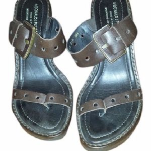 Donald j Pliner brown leather sandal w/ buckle 9m