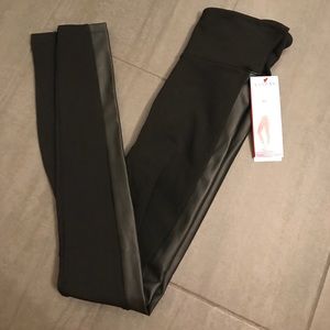 New spanx legging! Racing stripe detail 😎