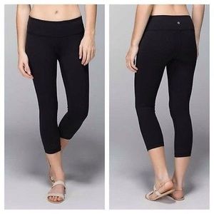 Lululemon Wunder Under Crop luon mid rise size 4