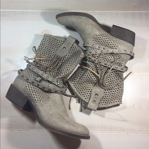 COCONUTS BY MATISSE // PERF WESTERN WRAP BOOTS