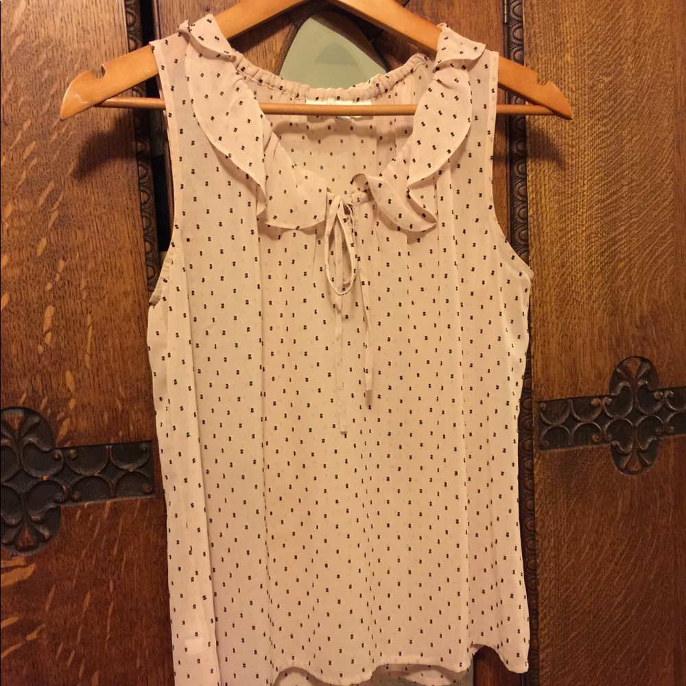 Sleeveless dress shirt