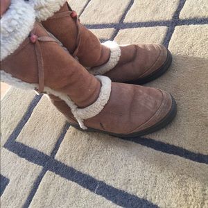 Tan Ugg boots