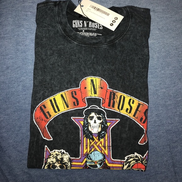 Guns and Roses T-Shirt - Picture 4 of 5