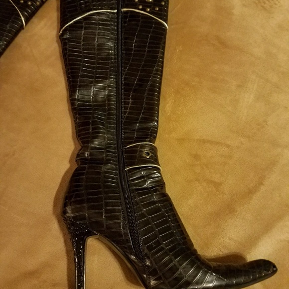 LUVSHOE BOOTS - Picture 3 of 5