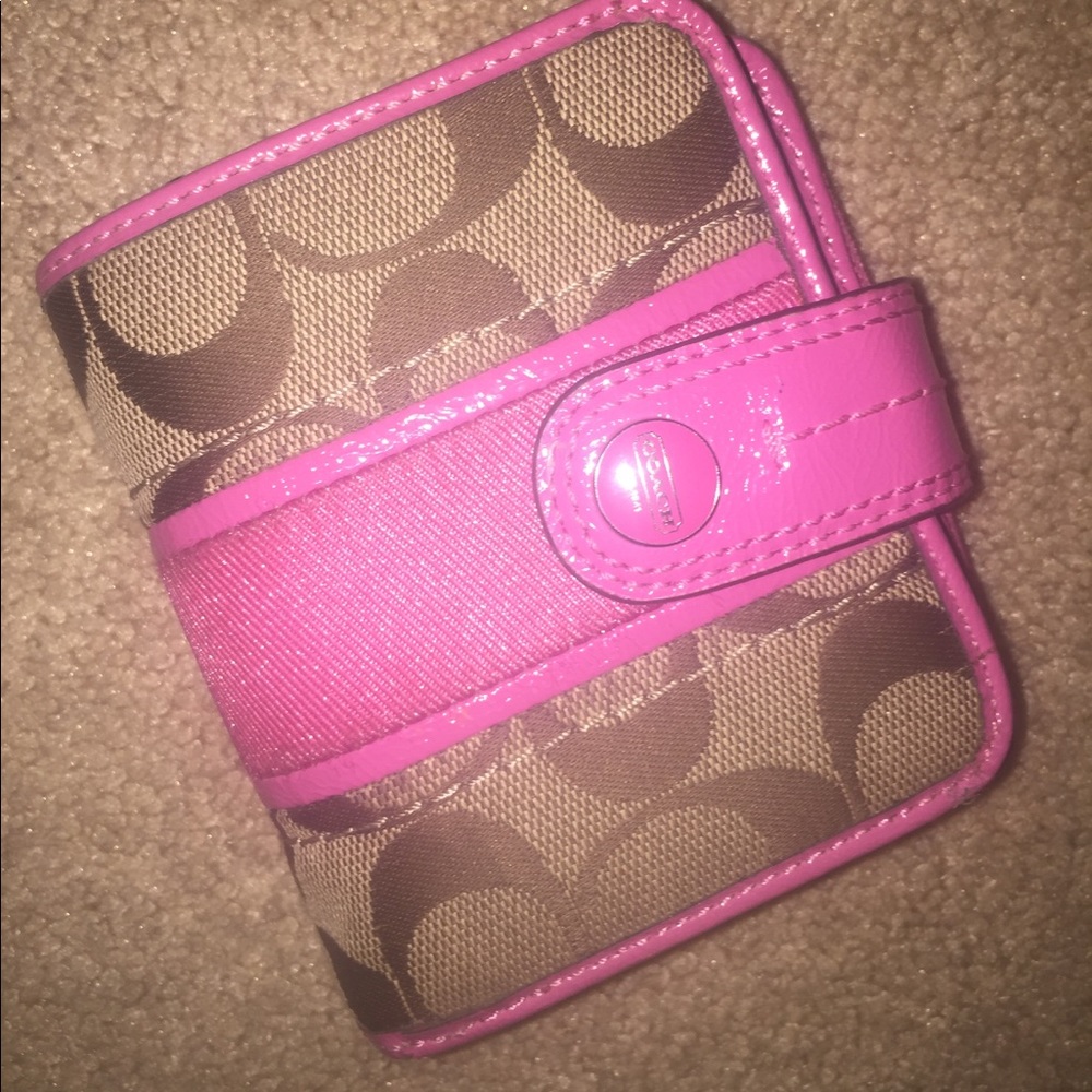 Pink coach brand wallet 💕