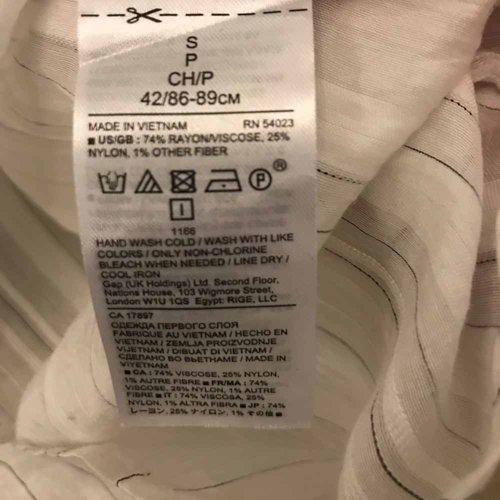 Banana Republic Ruffle top - Picture 5 of 5