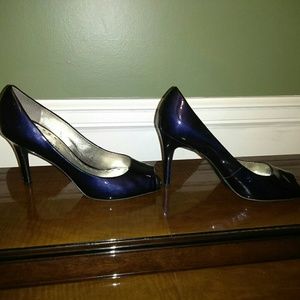 Gianni Bini navy blue patent leather peep toe