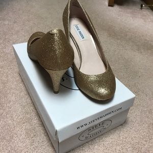 NEW Steve Madden Gold Glitter Heels!