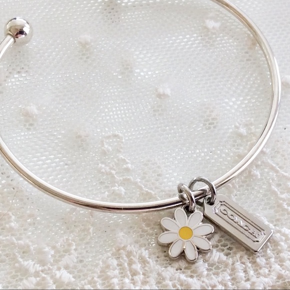 ⭐️SOLD⭐️SET! White Daisy Charm Necklace & Bracelet - Picture 4 of 5