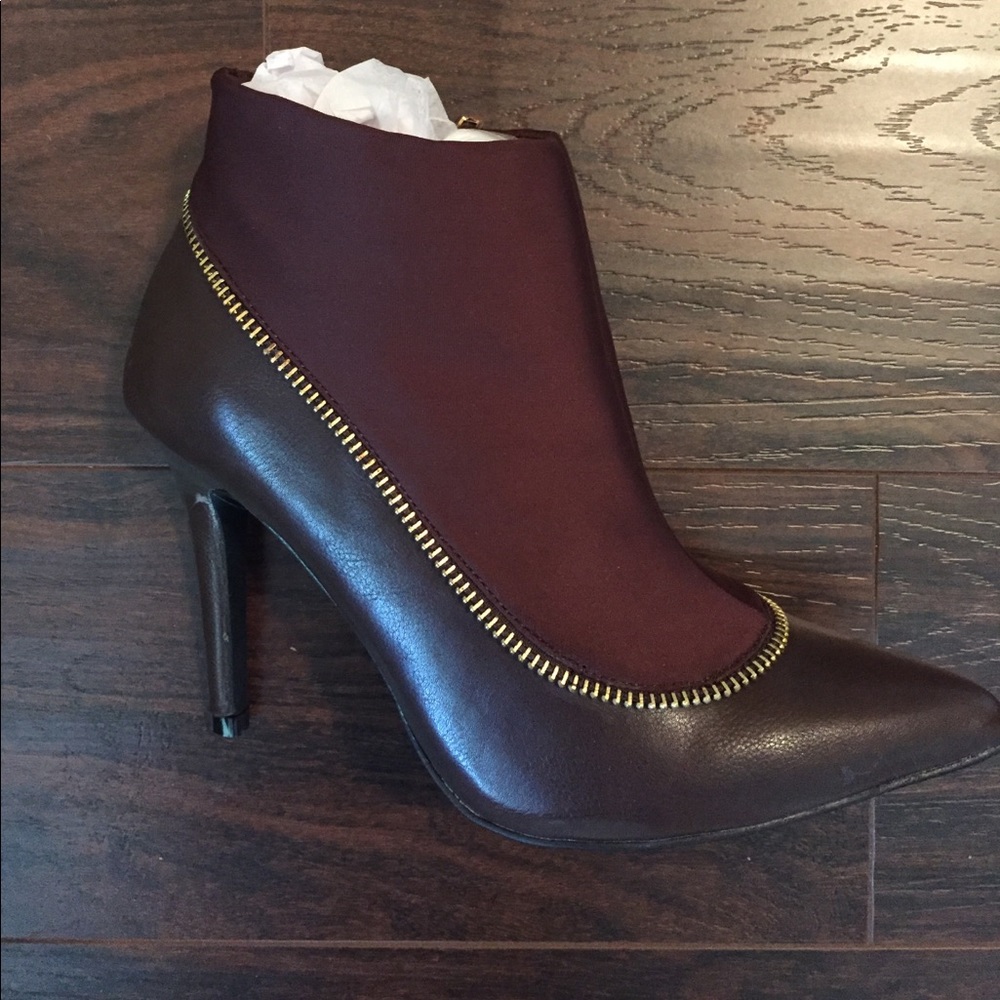 Zipper Embellished Ankle Boot - Picture 5 of 5