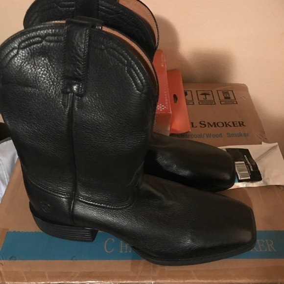 Ariat black leather ropers - Picture 2 of 5